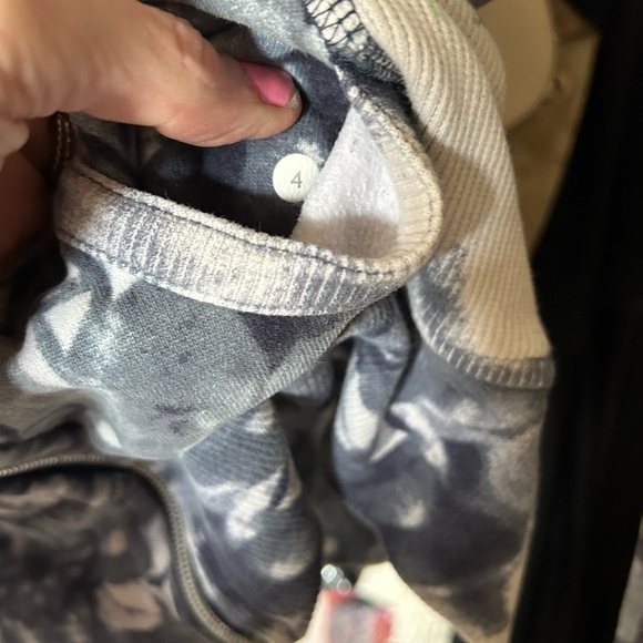 Rare Lululemon Scuba Hoodie, Ink Blot White & Blue Indigo size 4, Immaculate. - Picture 4 of 7
